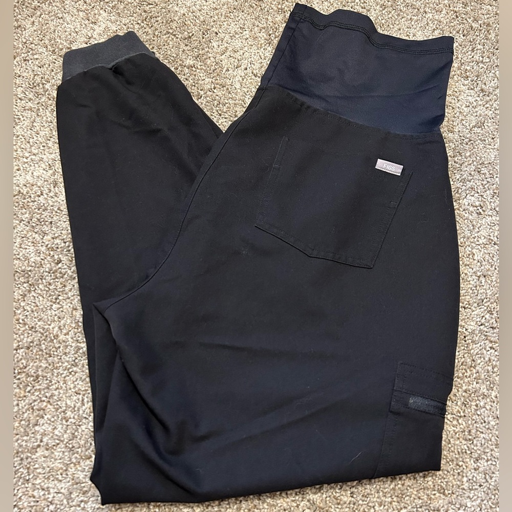 EUC Figs maternity jogger scrub pants size L